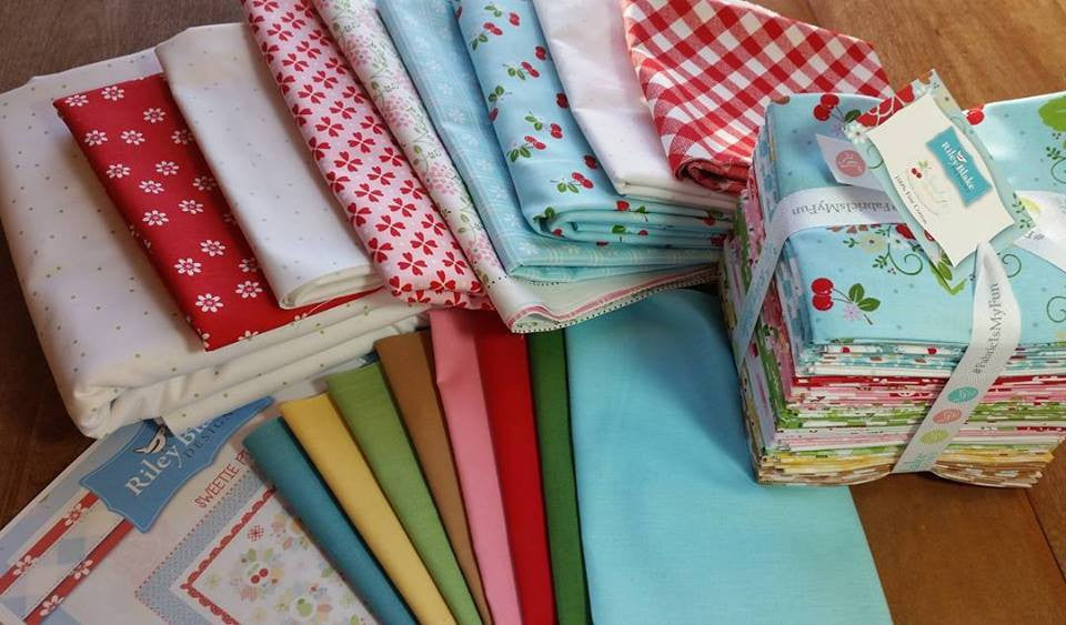 Sweetie Pie Quilt Kit with Sew Cherry 2 by Lori Holt.  Now offering a free Pie rulers when you add the Sew Simple Shapes to your order with the kit!